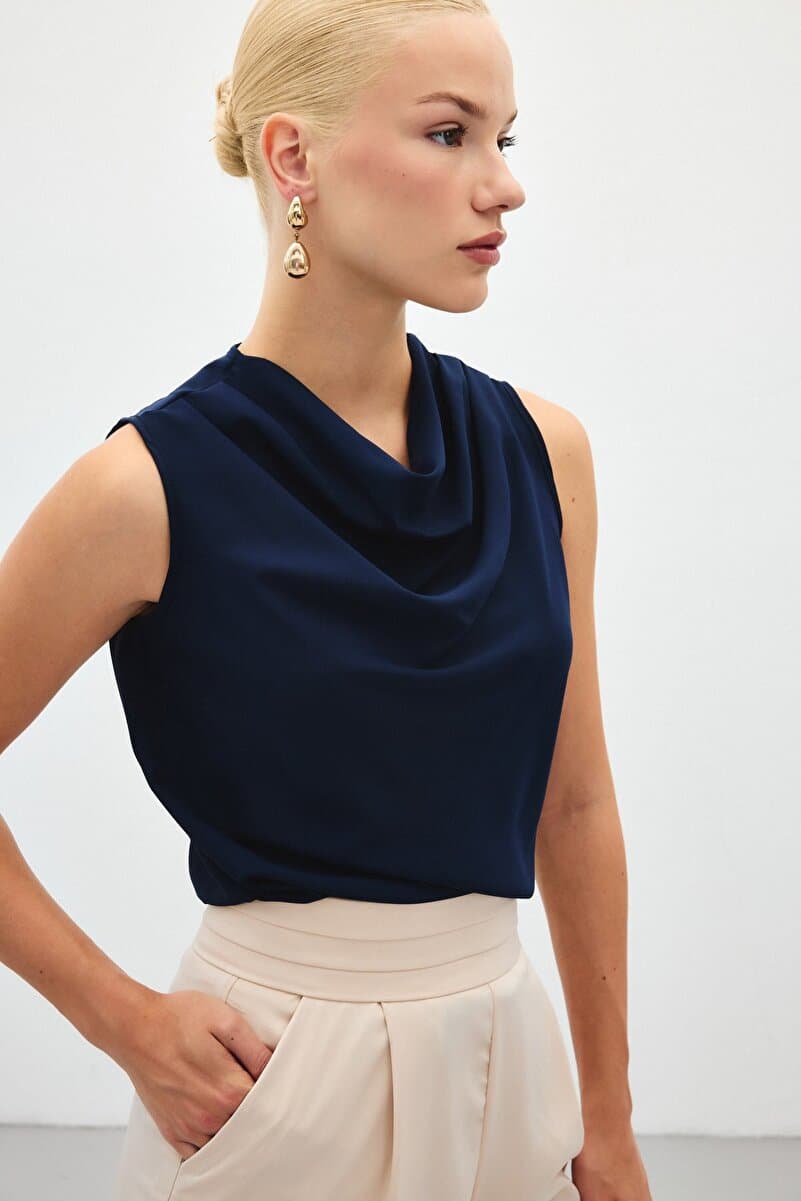 Sateen Degaje Yaka Kolsuz Bluz - Lacivert