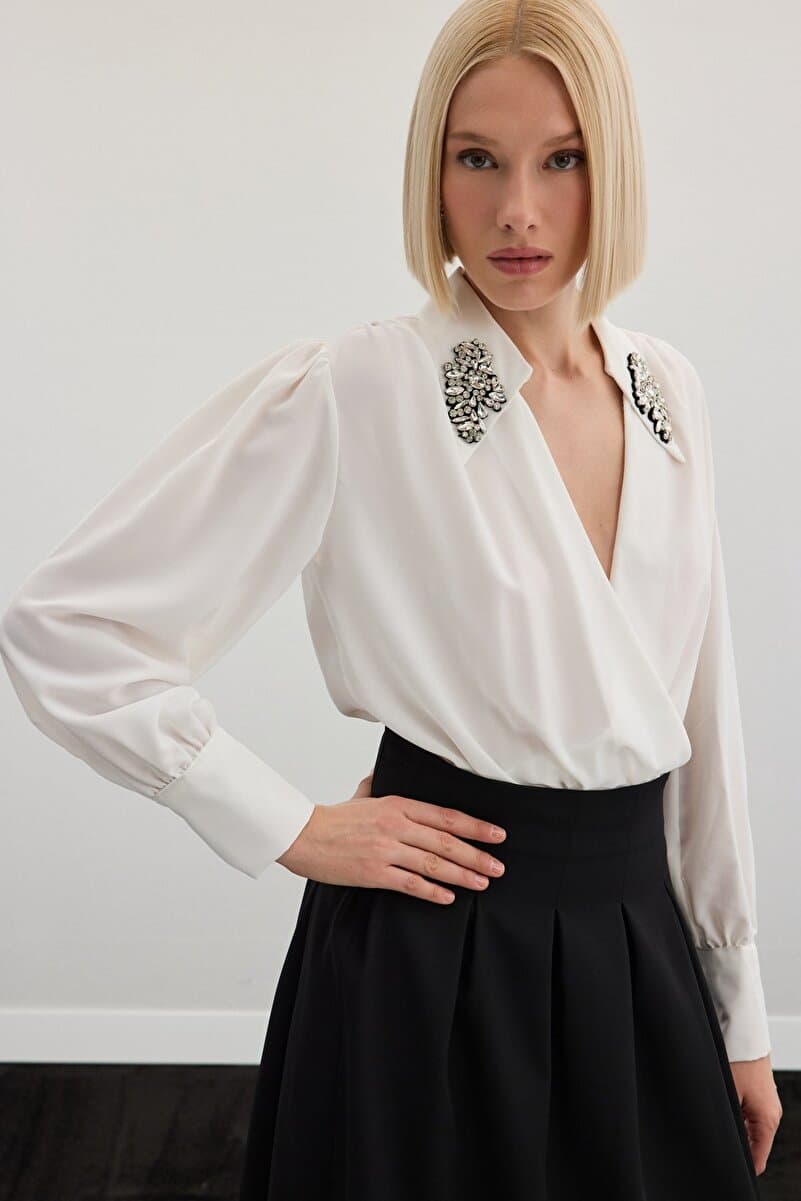 Sateen Aksesuar Detaylı Bodysuit Bluz - Ekru