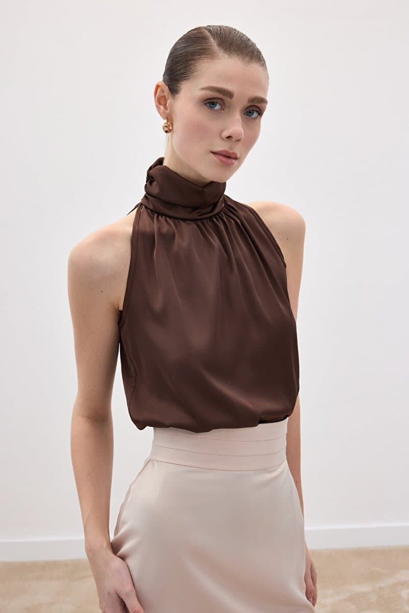 Sateen Boğazlı Kolsuz Bluz - Kahve