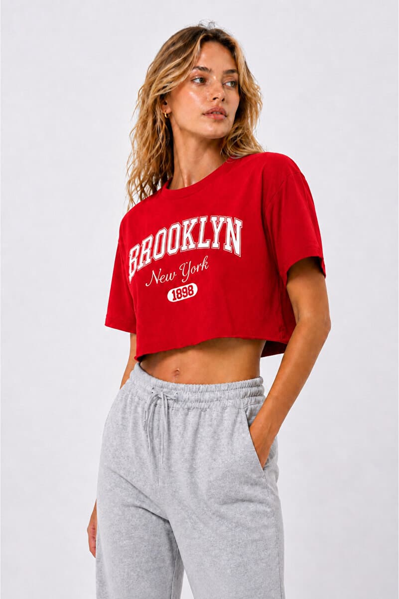Lizbon Style Crop Tişört Brooklyn Baskılı Rahat Kesim Raw Cut Basic Kısa Tshirt - Kırmızı